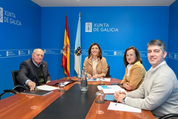 Imagen de la noticia:La Xunta y el ayuntamiento de Pantón evalúan la mejora del saneamiento en varios núcleos de la parroquia de Tuiriz, con una ...