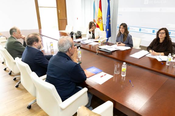 Imagen de la noticia:La Xunta se reúne con los Colegios de Secretarios, Interventores y Tesoreros para abordar sus aportaciones a la reforma de l...