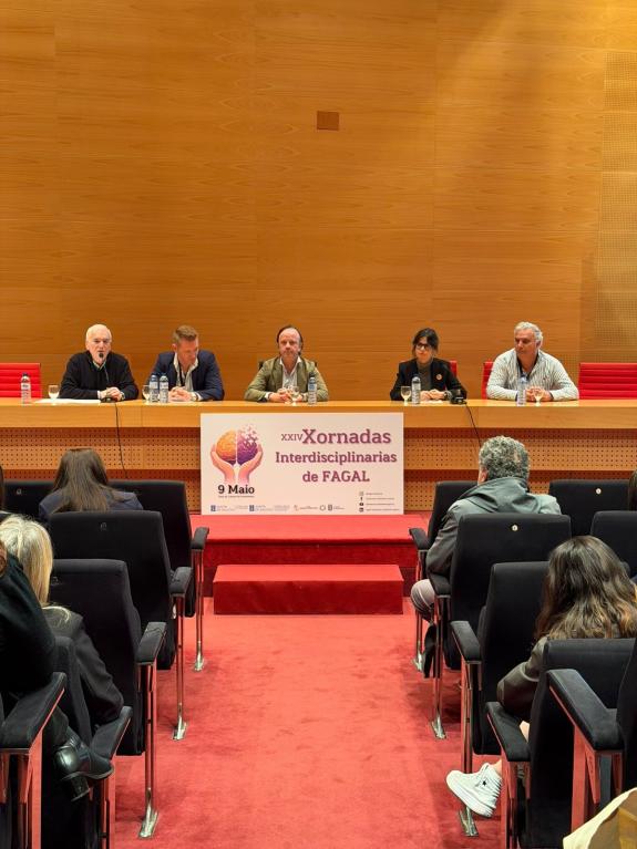 Imagen de la noticia:La Xunta pone en valor los espacios de diálogo entre profesionales y entidades para abordar las necesidades de las personas ...