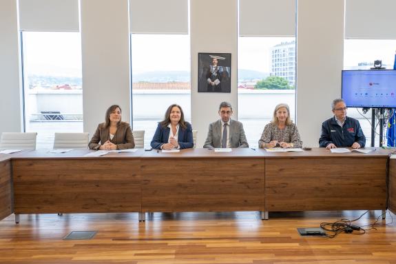 Imagen de la noticia:Ana Ortiz asiste a la reunión preparatoria del simulacro de incendio en la ciudad de la justicia de Vigo