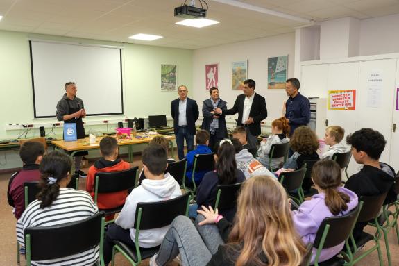 Imagen de la noticia:La Xunta presenta en la Arnoia una nueva unidad didáctica del Proyecto Artesanía en la Escuela centrada en los Sanandresiños