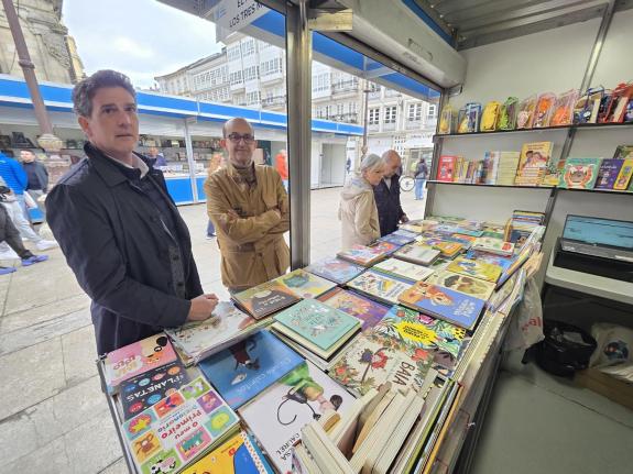 Imagen de la noticia:Arias destaca que a Xunta colabora coa Federación de Librarías de Galicia para impulsar as Feiras do Libro