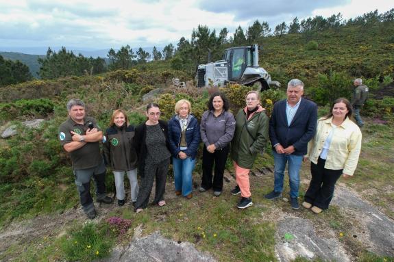 Imagen de la noticia:Belén do Campo supervisa en Muros e Carnota os traballos preventivos fronte aos incendios forestais de cortalumes que se est...