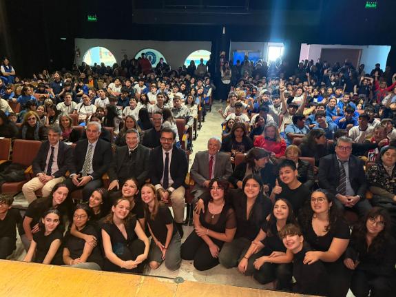 Imaxe da nova:Diego Calvo celebra o Día das Letras Galegas co alumnado do Instituto Galego-Hispano-Arxentino Santiago Apóstol de Bos Aires