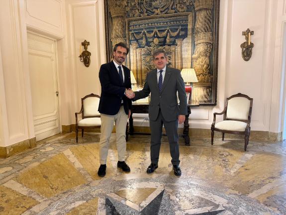 Imagen de la noticia:El conselleiro de Presidencia, Xustiza e Deportes se reúne en Buenos Aires con el embajador de España en Argentina