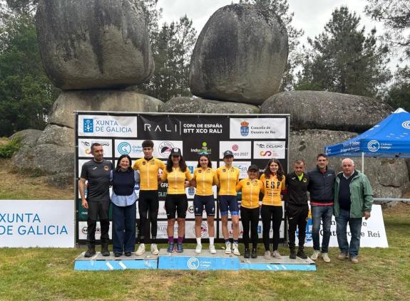 Imagen de la noticia:El delegado de la Xunta en Lugo participa en la entrega de premios de la prueba de la Copa de España de BTT celebrada en Out...
