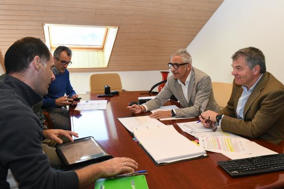 Imagen de la noticia:La Xunta consensua con el Ayuntamiento de Moaña y la Sociedad Deportiva Tirán el nuevo proyecto para la nave de remo