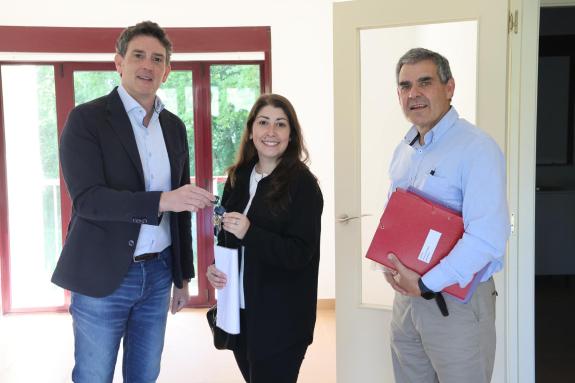 Imagen de la noticia:La Xunta entrega cuatro viviendas de promoción pública en los municipios de Outeiro de Rei y Xermade