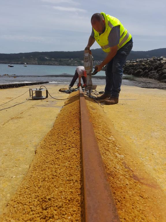 Imagen de la noticia:Portos de Galicia repara la cuesta de varada de Laxe para dar respuesta a las necesidades de los pescadores