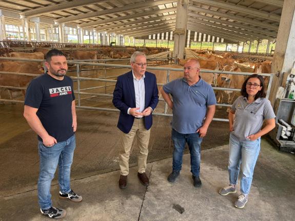 Imagen de la noticia:La Xunta destaca el impulso del sector lácteo gallego en producción y transformación en nuestra comunidad