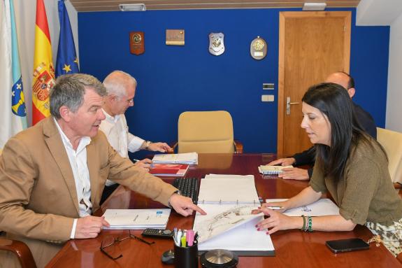 Imaxe da nova:Portos de Galicia e o Concello de Ribeira acordan a proposta para a reversión ao Estado de terreos innecesarios