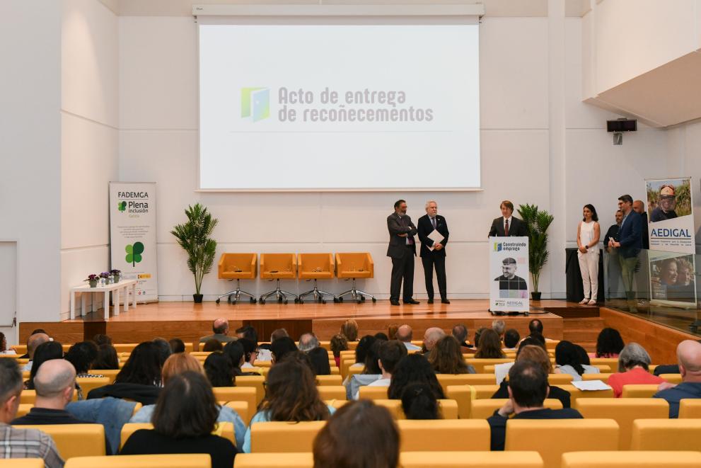 Imaxe 1 de 2 asociada á nova