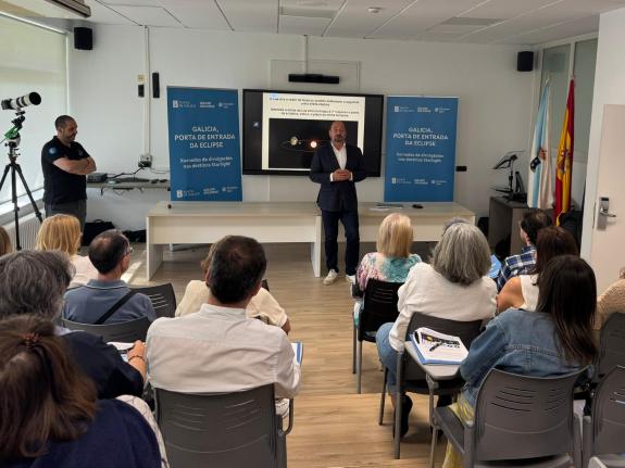 Imaxe da nova:Turismo de Galicia pecha con éxito as xornadas sobre a eclipse solar impartidas a máis de 200 profesionais
