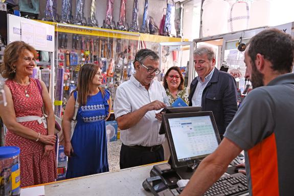 Imaxe da nova:Manuel Pardo pon en valor o programa Bonos Activa Comercio da Xunta a prol da revitalización dos establecementos de proximidade da ...