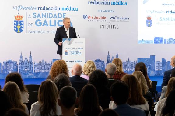 Imaxe da nova:Gómez Caamaño reivindica o papel colectivo dos profesionais como motor da excelencia do sistema sanitario público nos Premios Redac...