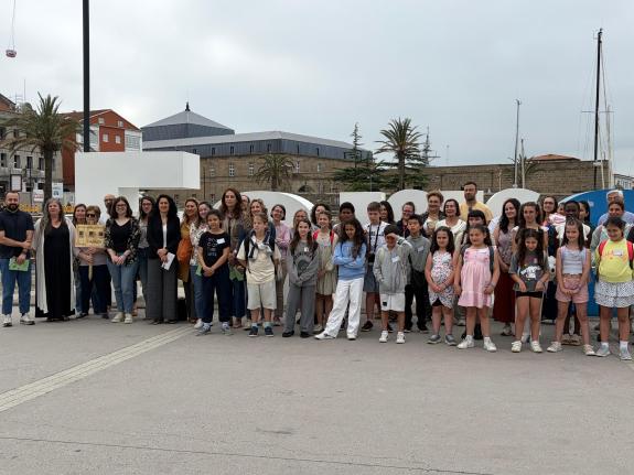 Imaxe da nova:A Xunta felicita o Colexio Plurilingüe San Xoán de Filgueira polo roteiro ‘Ferrol en Feminino’