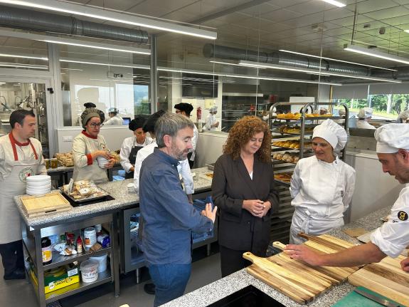 Imaxe da nova:A Xunta presenta os proxectos de innovación do Centro Integrado de FP Carlos Oroza a centros de Mallorca e do País Vasco