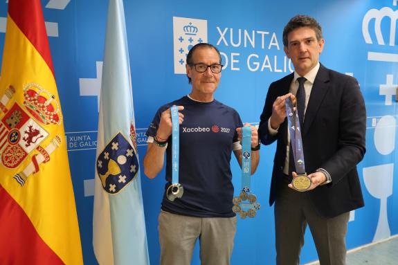 Imagen de la noticia:Arias recibe al atleta Javo Orejas, que acaba de completar en Sudáfrica la maratón de Ciudad del Cabo