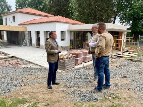 Imaxe da nova:A Xunta comproba o avance das obras do centro de día público de Sobrado