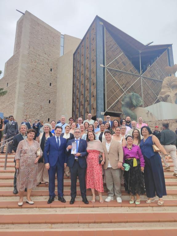 Imaxe da nova:A Xunta pon en valor a Medalla de Ouro de Canarias concedida á Casa de Galicia das Palmas