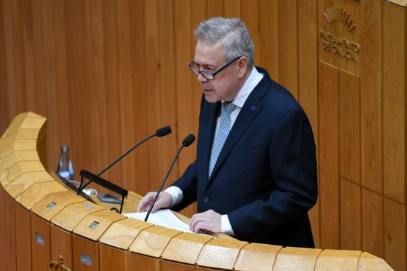 Imagen de la noticia:Gómez Caamaño avanza la activación esta semana de 30 contratos para reforzar los servicios de urgencias hospitalarias y la d...