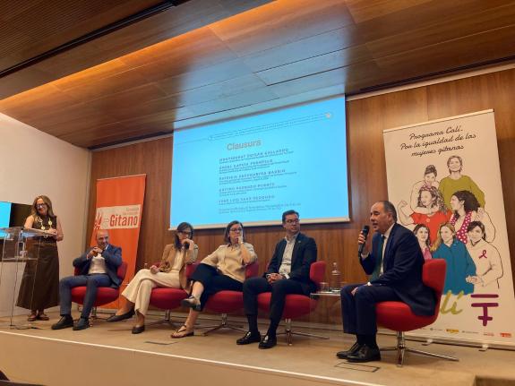 Imagen de la noticia:La Xunta muestra su compromiso con la promoción de la igualdad de las mujeres gitanas