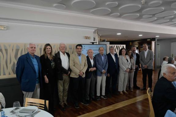 Imagen de la noticia:La Xunta participa en el homenaje la Miguel Agromayor y agradece toda una vida de compromiso con el comercio de la provincia