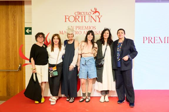 Imagen de la noticia:La Xunta felicita a la cestera Idoia Cuesta por ser elegida la mejor artesana de vanguardia en la V edición de los premios d...