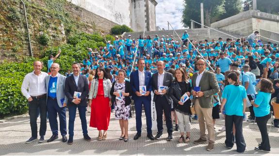 Imaxe da nova:Anxo M. Lorenzo celebra “o traballo colectivo e a implicación das xeracións máis novas” na homenaxe aos poetas chairegos de ‘No bic...
