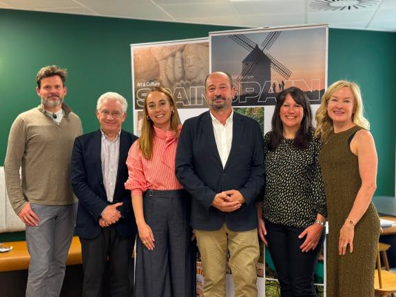 Imagen de la noticia:Xosé Merelles presenta en el mercado británico un destino atractivo y sostenible con la vista en el Xacobeo 2027