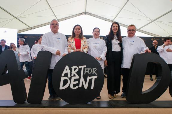 Imagen de la noticia:La Xunta ensalza el valor de la gastronomía gallega en una nueva edición del evento solidario Estrelas no Camiño de Santiago