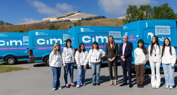 Imagen de la noticia:Fabiola García destaca los CIM móviles como un recurso imprescindible para las mujeres del rural gallego, donde realizó 400 ...