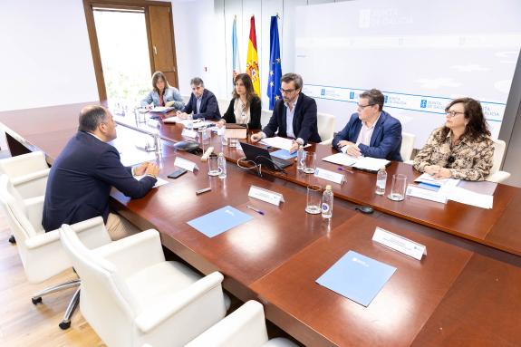 Imagen de la noticia:La Xunta evalúa con la Fegamp sus aportaciones al anteproyecto de la nueva Ley de Administración Local de Galicia