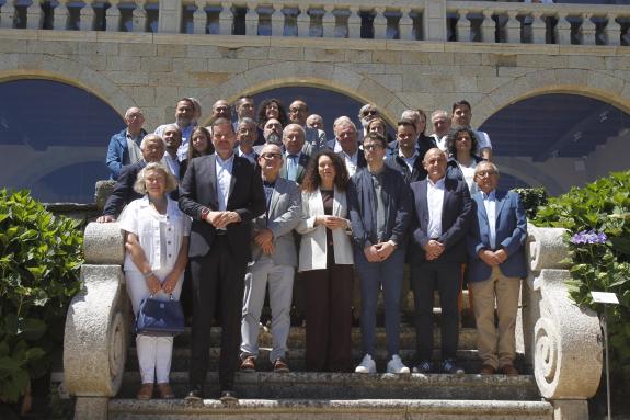 Imagen de la noticia:López Campos les traslada a los alcaldes de la Ribeira Sacra el compromiso de la Xunta y el Gobierno central en la defensa d...