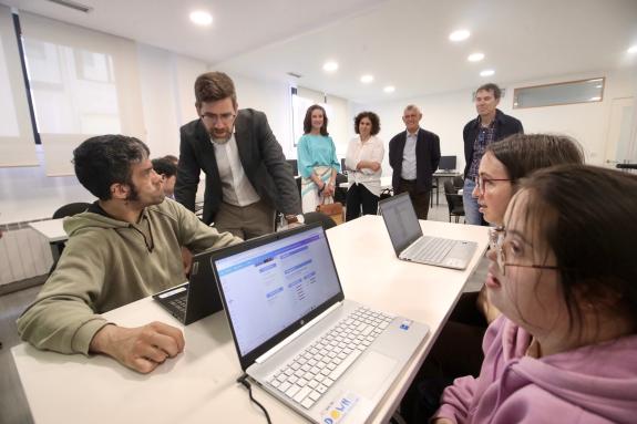 Imagen de la noticia:Pablo Fernández visita Xuntos Síndrome de Down y destaca la importancia de la integración social y laboral de todas las pers...