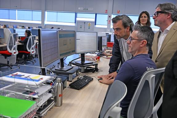 Imagen de la noticia:El servicio de Atención e Información á Cidadanía 012 recibió el año pasado más de 833.000 interacciones entre llamadas, cor...