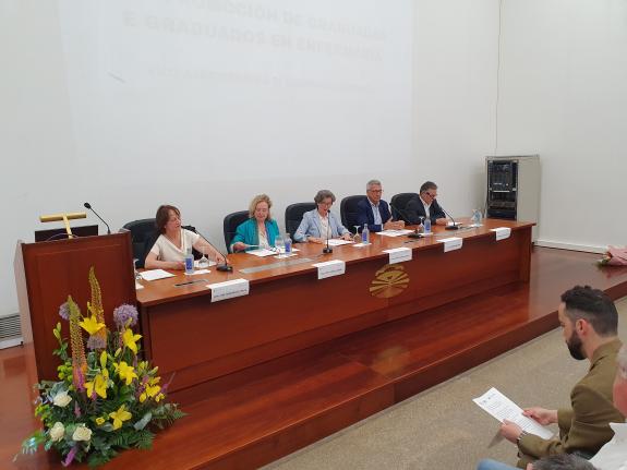 Imagen de la noticia:La Xunta destaca las oportunidades de incorporación y desarrollo profesional de los nuevos enfermeros en el sistema sanitari...