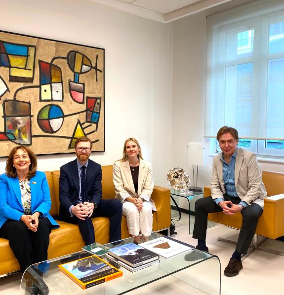 Imagen de la noticia: La Xunta recibe a los futuros diplomáticos de la embajada de Reino Unido en Madrid