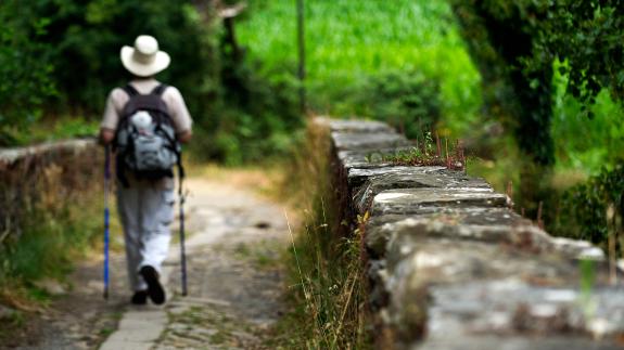 Imaxe da nova:A Xunta somete a información pública o trazado do Camiño Primitivo para mellorar a seguridade dos peregrinos en varios treitos comú...