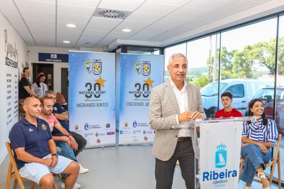 Imaxe da nova:A Xunta dálle a benvida á selección española de taekwondo concentrada estes días en Ribeira
