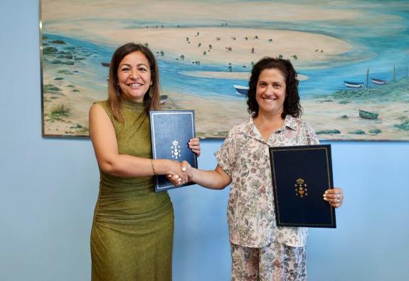Imaxe da nova:Villaverde asina coa agrupación de mariscadoras do río Anllóns o convenio para a recuperación dos seus bancos marisqueiros tras os ...