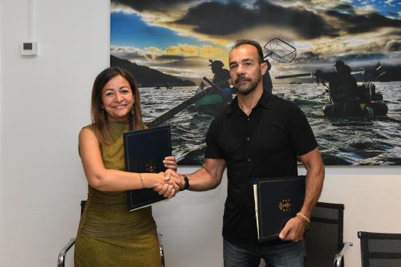 Imaxe da nova:A Xunta asina coa Confraría de Carril o convenio para recuperar os seus bancos marisqueiros tras os temporais