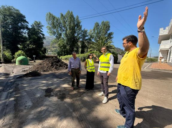 Imaxe da nova:Diego Calvo visita as zonas afectadas polas chuvias no concello ourensán de Vilamartín de Valdeorras