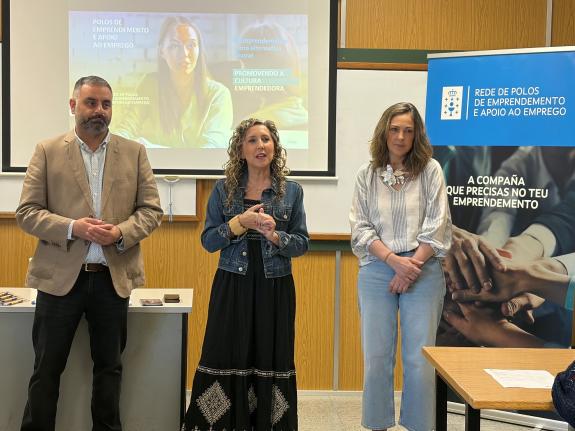 Imaxe da nova:Martina Aneiros salienta as oportunidades que conleva emprender na apertura do obradoiro 'Emprendemento coma alternativa laboral'