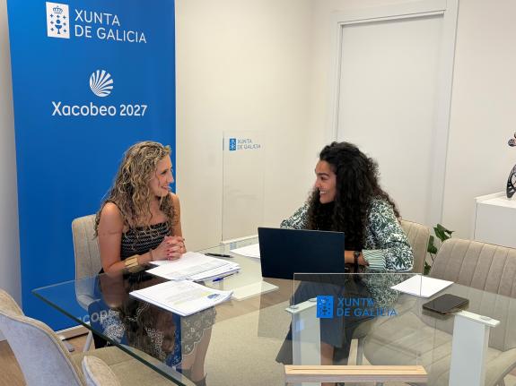 Imaxe da nova:Martina Aneiros destaca os máis de 10,3 M€ destinados ás Estratexias de Desenvolvemento Local Participativo durante un encontro coa...