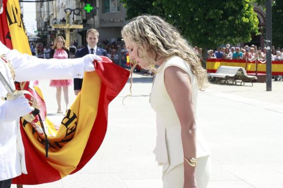 Imaxe da nova:Martina Aneiros participa na xura de bandeira para persoal civil