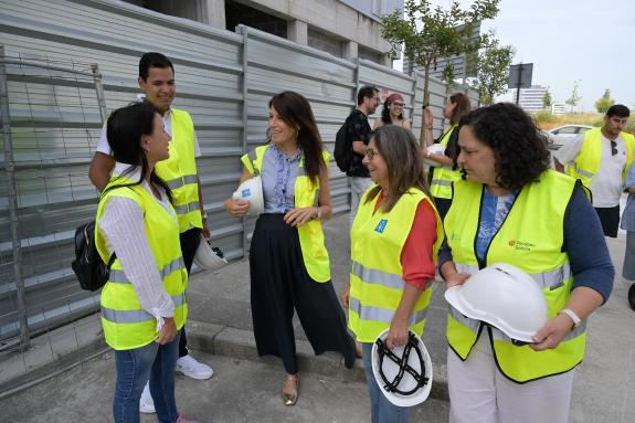 Imaxe da nova:Allegue visita con varios adxudicatarios as obras de construción de 40 vivendas públicas en Xuxán, na Coruña, que estarán rematadas...