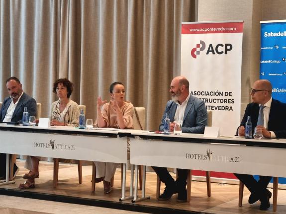 Imaxe da nova:A directora da AXI subliña o compromiso da Xunta para acadar infraestruturas “máis sostibles, resilientes e dixitalizadas” nun enco...