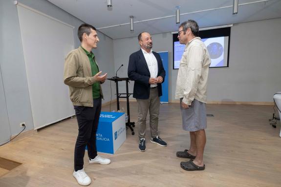 Imaxe da nova:A Xunta comparte co sector turístico da Costa da Morte a experiencia en cicloturismo do experto estadounidense Jeff Olson