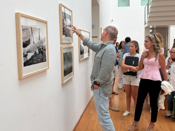 Imaxe da nova:Martina Aneiros asiste á inauguración da exposición ‘Origen’